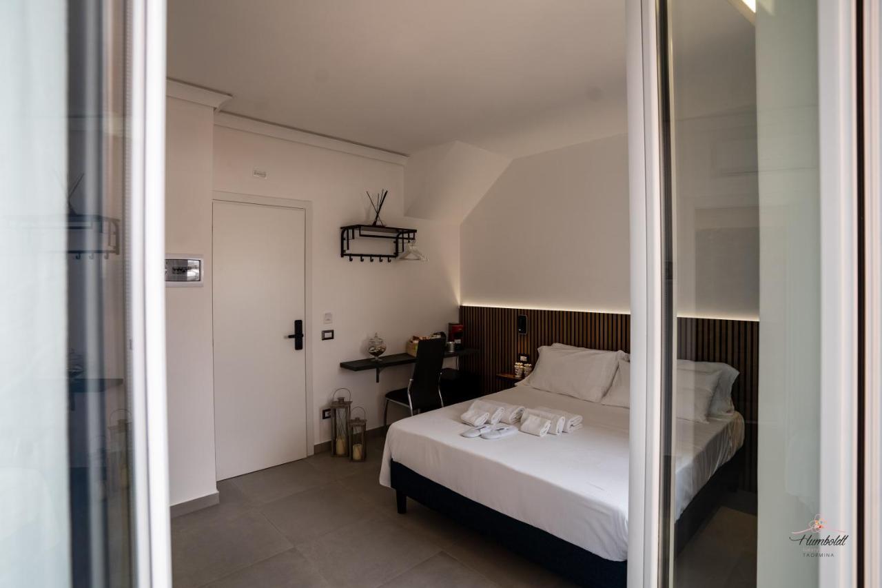 Humboldt Luxury Rooms ตาออร์มินา ภายนอก รูปภาพ