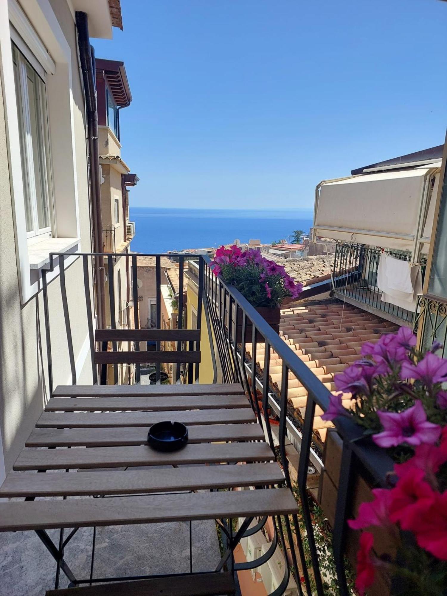 Humboldt Luxury Rooms ตาออร์มินา ภายนอก รูปภาพ
