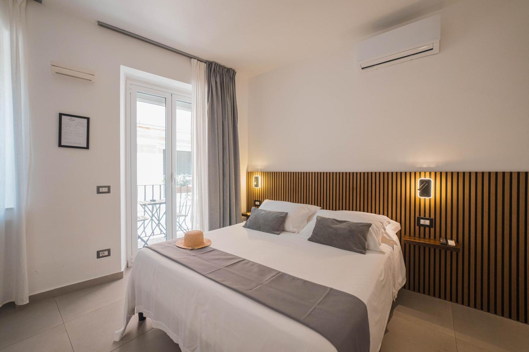 Humboldt Luxury Rooms ตาออร์มินา ภายนอก รูปภาพ